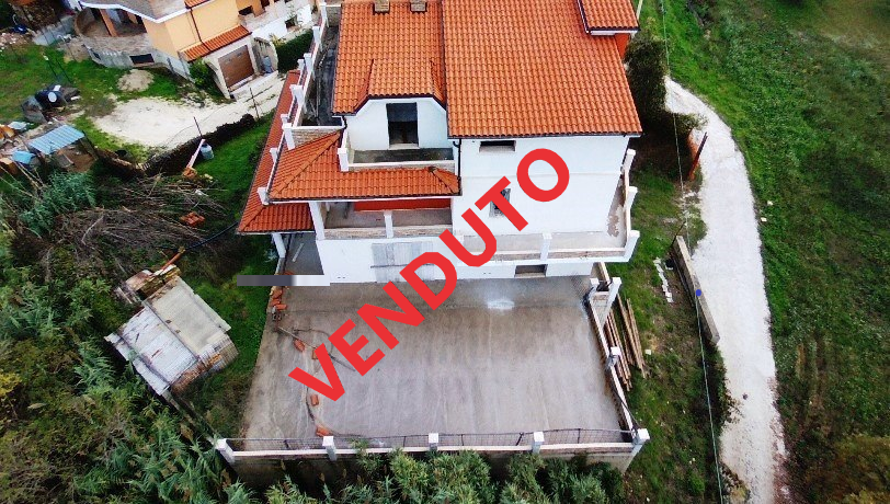 klp276 Villa bifamiliare in costruzione con vista mare